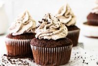 Dreamy Cookies and Cream Cupcakes