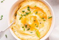 Unapologetically Cheesy Grits
