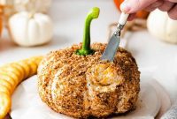 Spiced Pumpkin Pecan Cheese Ball