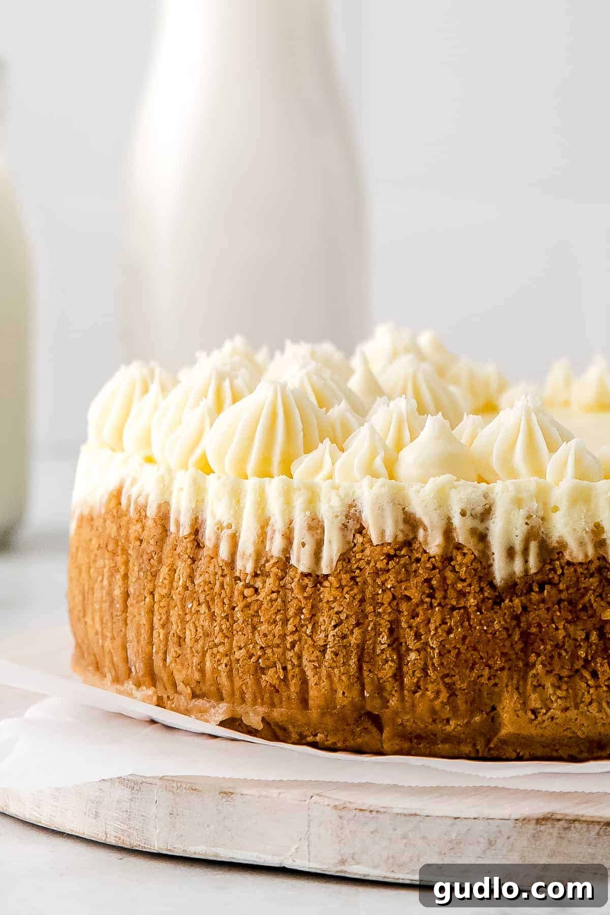 Serving Your Exquisite Instant Pot Cheesecake A whole Instant Pot cheesecake elegantly presented on a serving platter, ready for guests.