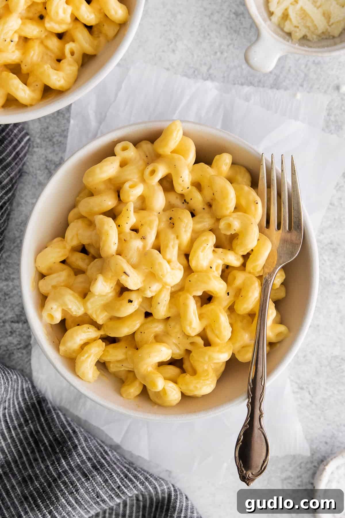 Easy Cheese Pasta: Your Go-To Weeknight Dinner Easy cheese pasta in a bowl topped with black pepper, ready to serve.