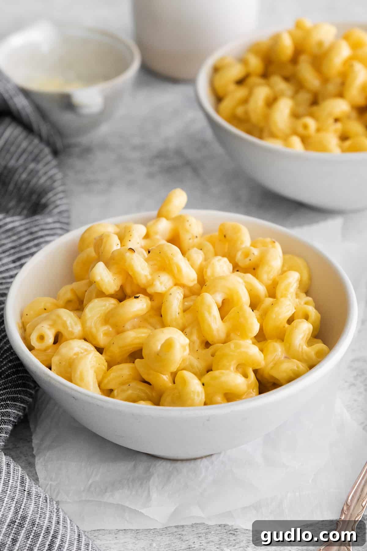 Delicious Easy Cheese Pasta A serving of easy cheese pasta in a white bowl, garnished with fresh black pepper.
