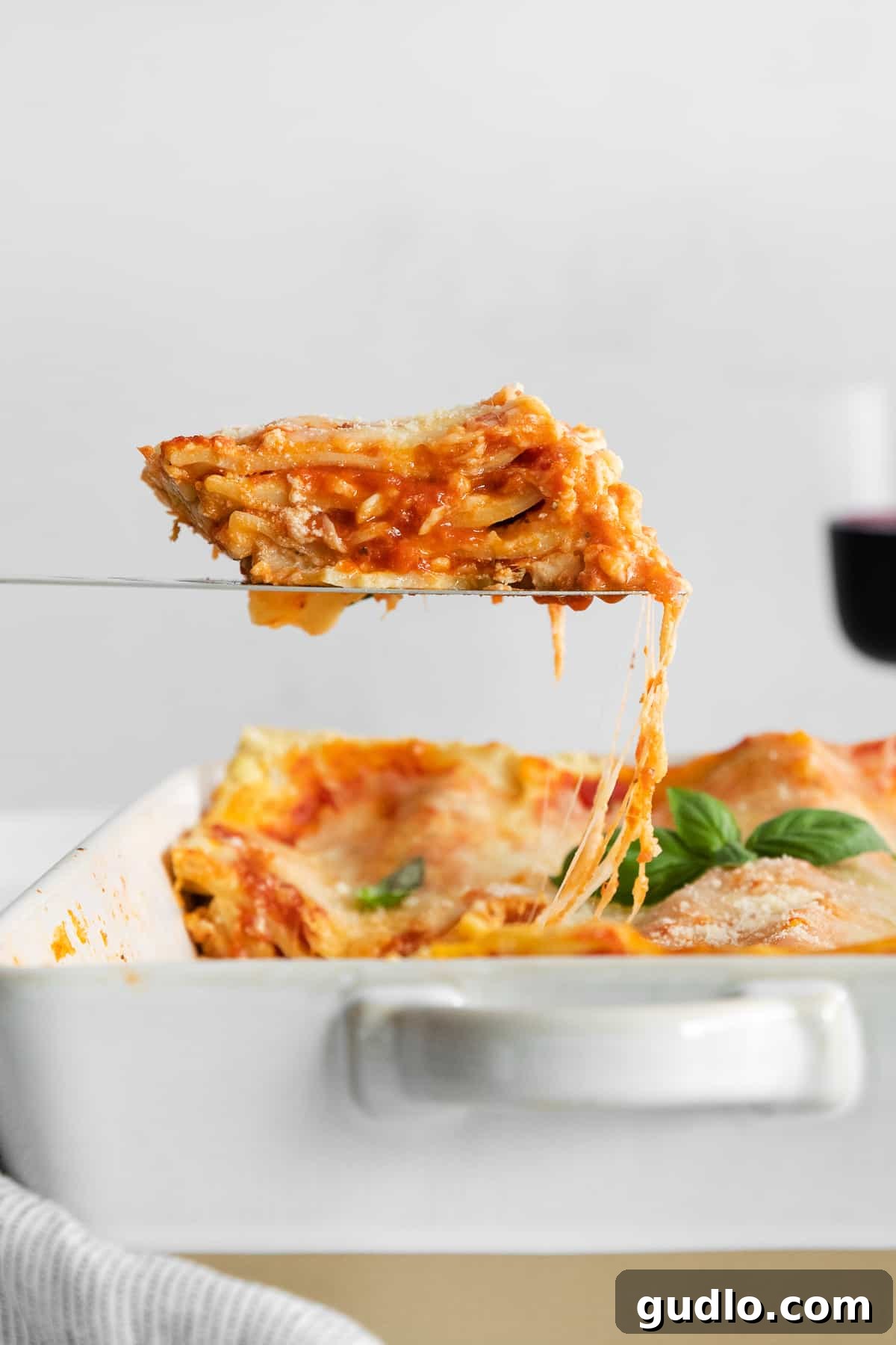 Slice of cheese lasagna ready to serve. A perfectly portioned slice of cheese lasagna, showcasing its beautiful layers of pasta, sauce, and melted cheese.