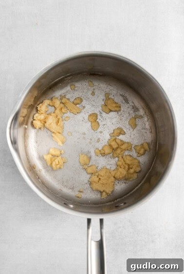 A frying pan with a golden roux mixture.