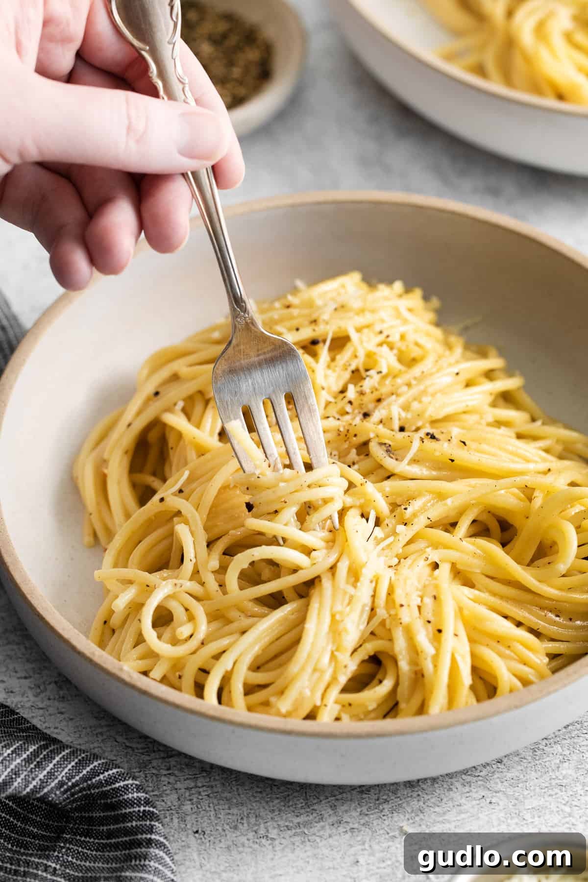 Cacio e pepe on a plate.
