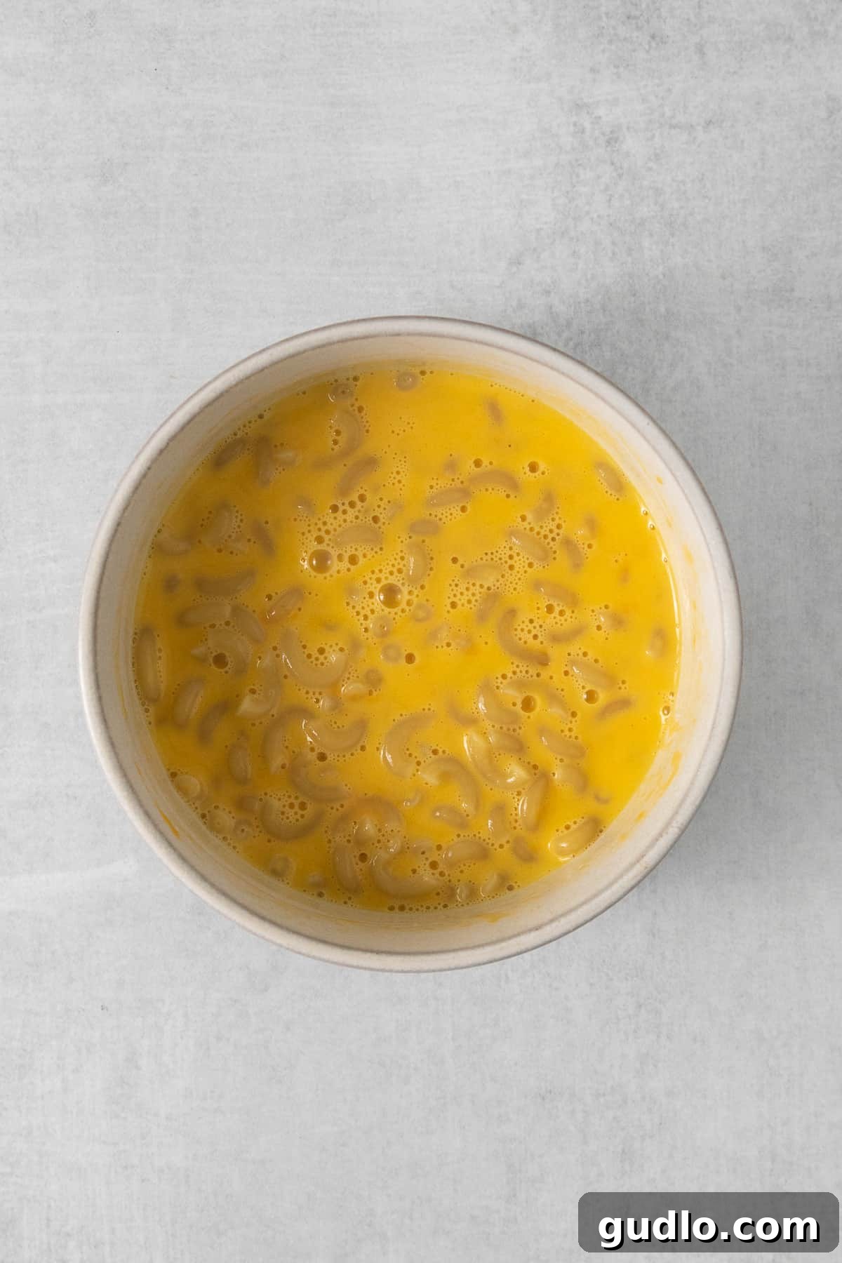 Ready-to-Serve Microwave Mac and Cheese A bowl of creamy microwave mac and cheese, garnished for serving.