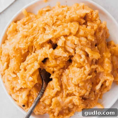 A bowl of cheesy macaroni.