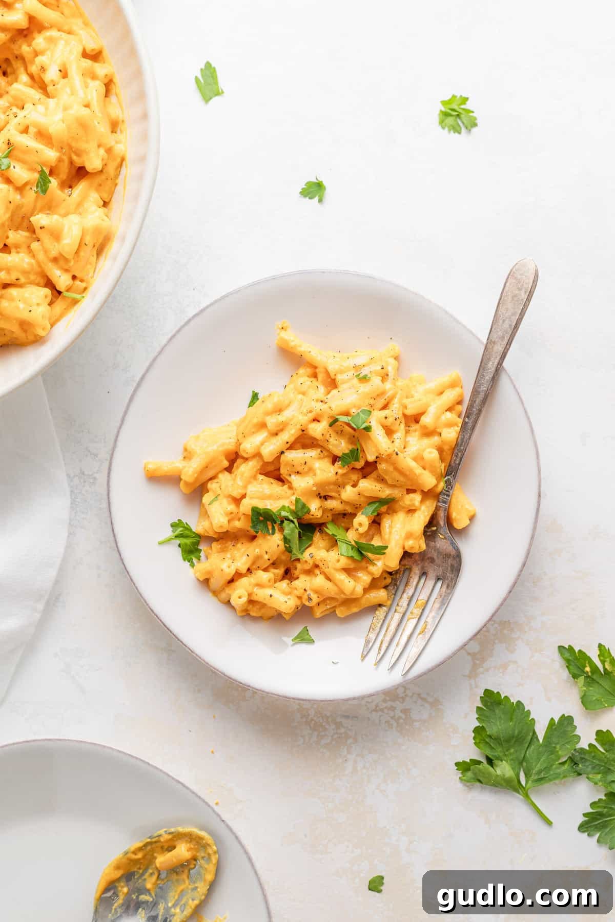 Next-Level Boxed Mac and Cheese Hacks 6 A serving of creamy, enhanced boxed mac and cheese in a bowl, garnished with fresh herbs.