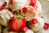 5-Ingredient No-Bake Strawberry Oreo Truffles